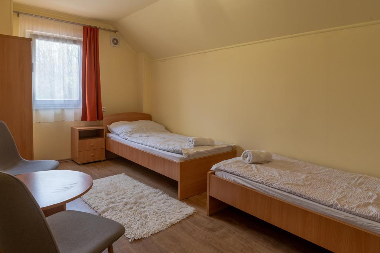Kiraly Lovastanya Panzio Bed & Breakfast Janoshalma Exterior photo