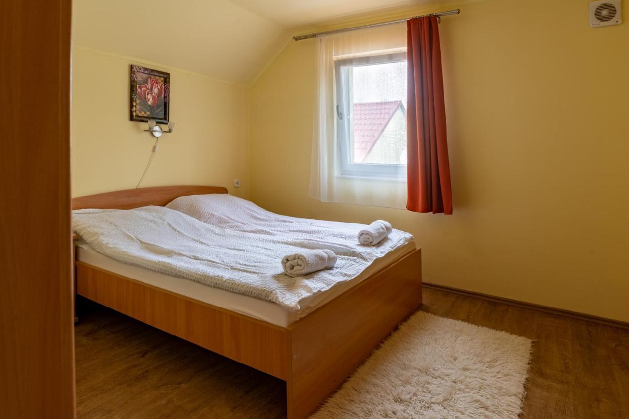 Kiraly Lovastanya Panzio Bed & Breakfast Janoshalma Exterior photo