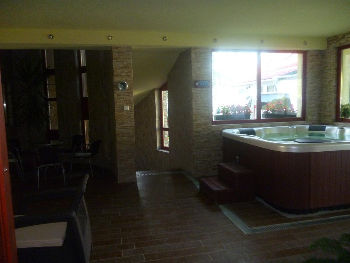 Kiraly Lovastanya Panzio Bed & Breakfast Janoshalma Exterior photo